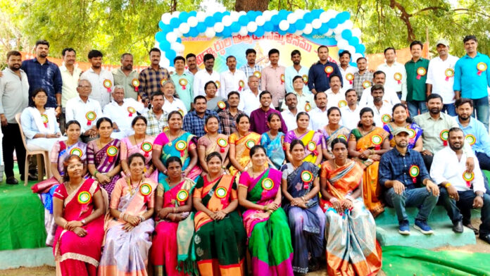 Reunion of salura school students
