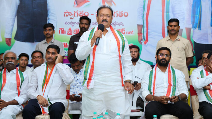 Government advisor Mohammed Ali Shabbir : పదవుల కోసం పాకులాడొద్దు.. ప్రజల సమస్యలపై దృష్టి సారించాలి : షబ్బీర్ అలీ