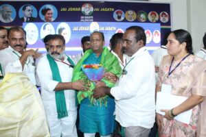Anil Eravatri | బ్రిటీషర్ల తొత్తు..దేశ ద్రోహి వీర్​ సావర్కర్​ : ఈరవత్రి అనిల్​