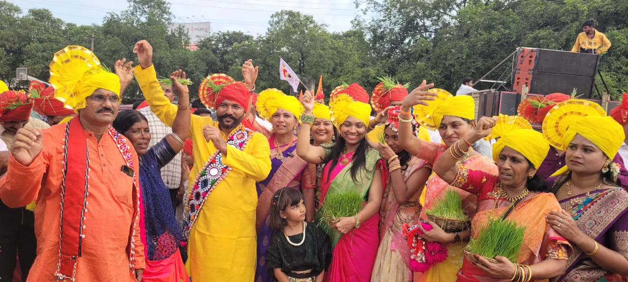 Teej festival | పుడమి తల్లి బానిలో మురిసిన చెలికత్తెలు.. అంబరాన్నంటిన తీజ్ సంబరం.. సందడి చేసిన బంజారాలు