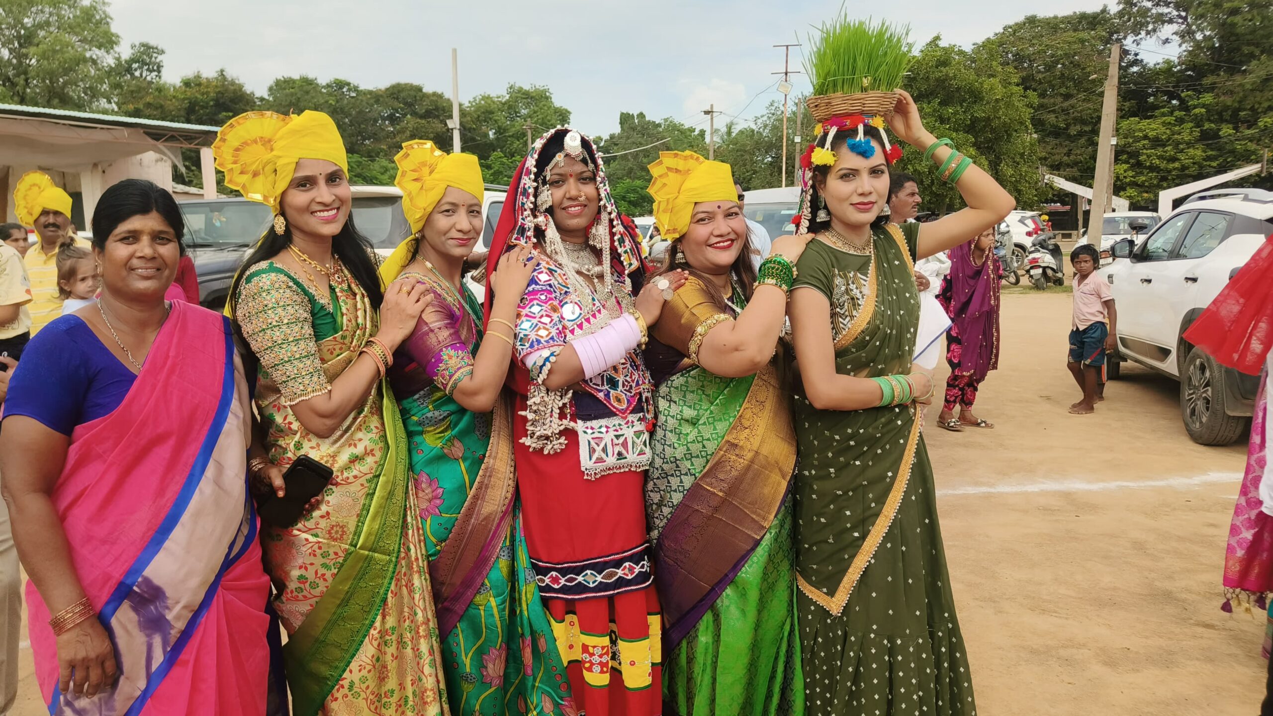 Teej festival | పుడమి తల్లి బానిలో మురిసిన చెలికత్తెలు.. అంబరాన్నంటిన తీజ్ సంబరం.. సందడి చేసిన బంజారాలు