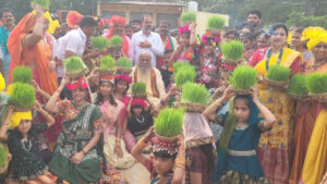 Teej festival | పుడమి తల్లి బానిలో మురిసిన చెలికత్తెలు.. అంబరాన్నంటిన తీజ్ సంబరం.. సందడి చేసిన బంజారాలు