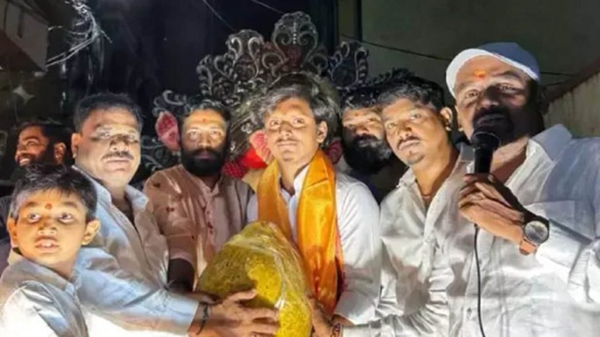 Muslim owns laddu | వినాయకుడి లడ్డూ సొంతం చేసుకున్న ముస్లిం.. వరుసగా రెండోసారి