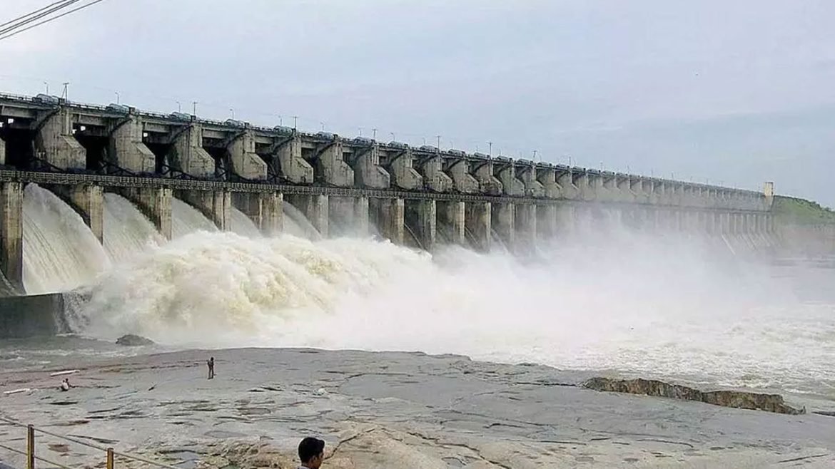 Sriram Sagar Gates Lifted | శ్రీరామ్ సాగర్ ప్రాజెక్టు ఎనిమిది గేట్ల ఎత్తివేత