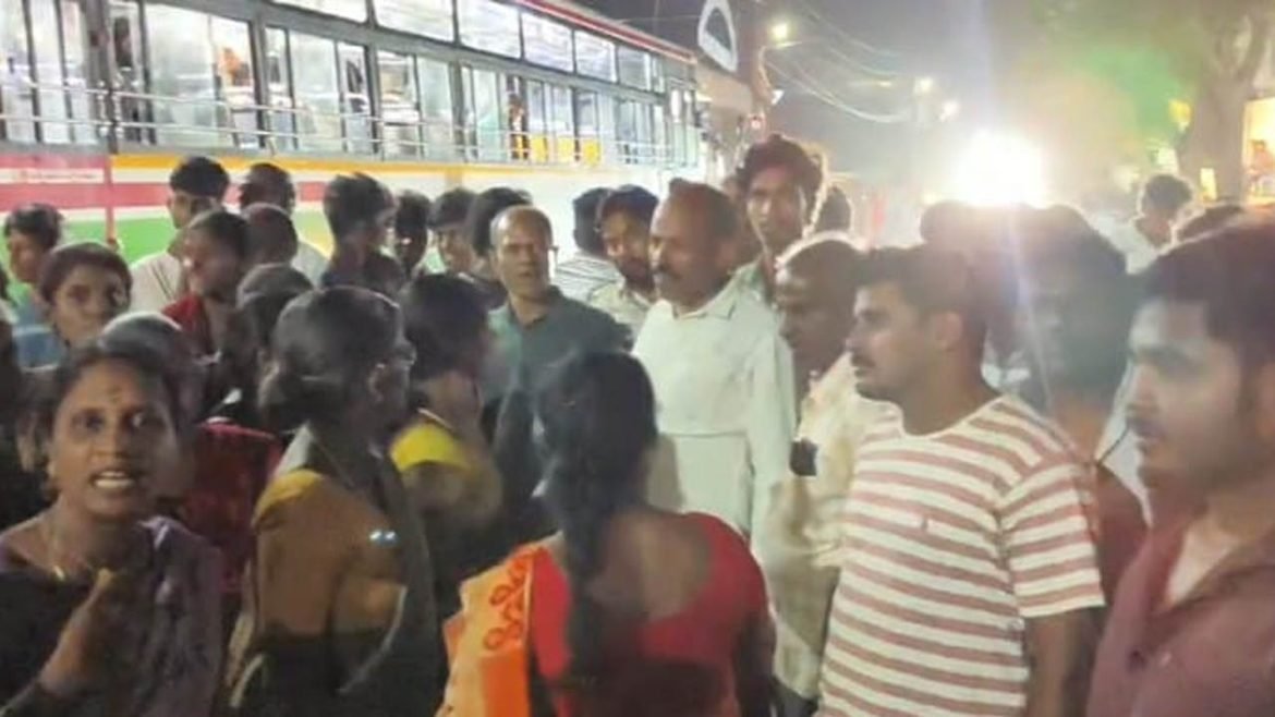 RTC bus | మందుబాబు వీరంగం.. ఆర్టీసీ బస్సుపై బీరు సీసాతో దాడి.. ప్రయాణికుల ఆందోళన!