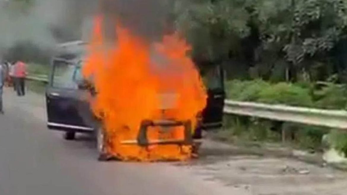 Outer Ring Road | ఔట‌ర్ రింగ్ రోడ్డుపై కారు దగ్ధం.. తప్పిన ప్ర‌మాదం