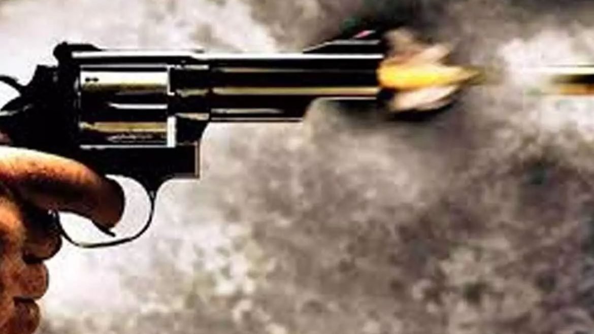 Gunfire | కోఠిలో కాల్పుల కలకలం.. ఎస్​బీఐ కార్యాలయం వద్ద ఘటన
