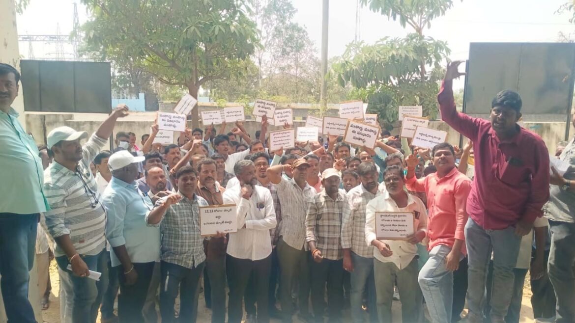 Artisan Workers Dharna